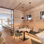 Hotel Urbanhof 3*