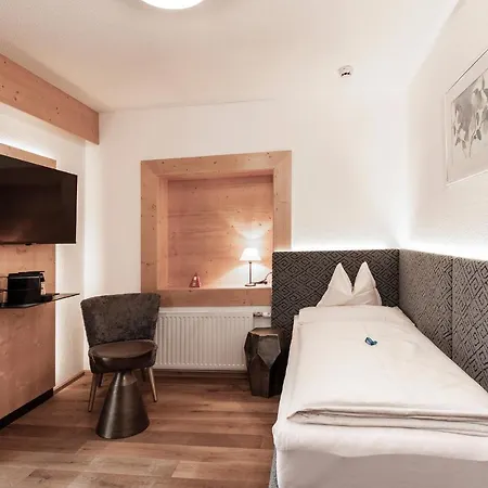 Urbanhof فندق 3*